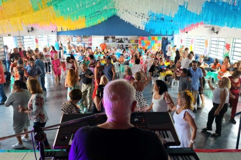 Sábado (11/10) é dia de Baile da Melhor Idade em Caucaia do Alto