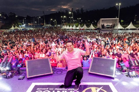 Show de Simone Mendes reúne 20 mil pessoas em comemoração aos 66 anos de Itapevi