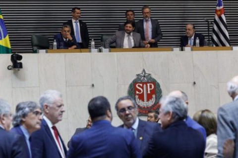 Alesp aprova projeto que garante piso salarial nacional a professores paulistas